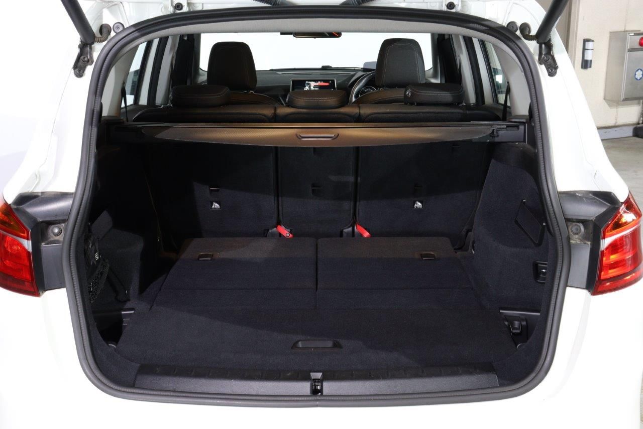 220I GRAN TOURER RHD