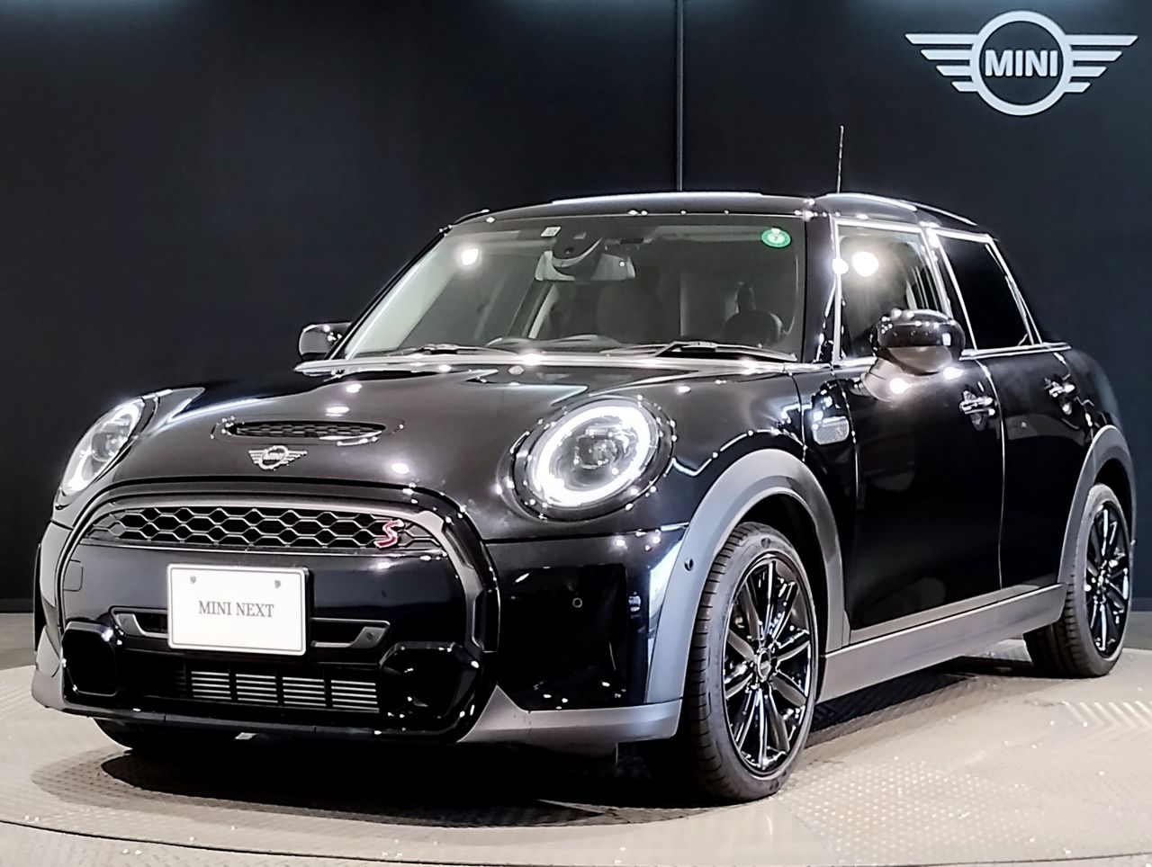 MINI COOPER S 5 DOOR.