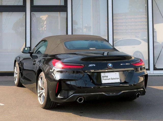 G29 z4 sDrive20i RHD