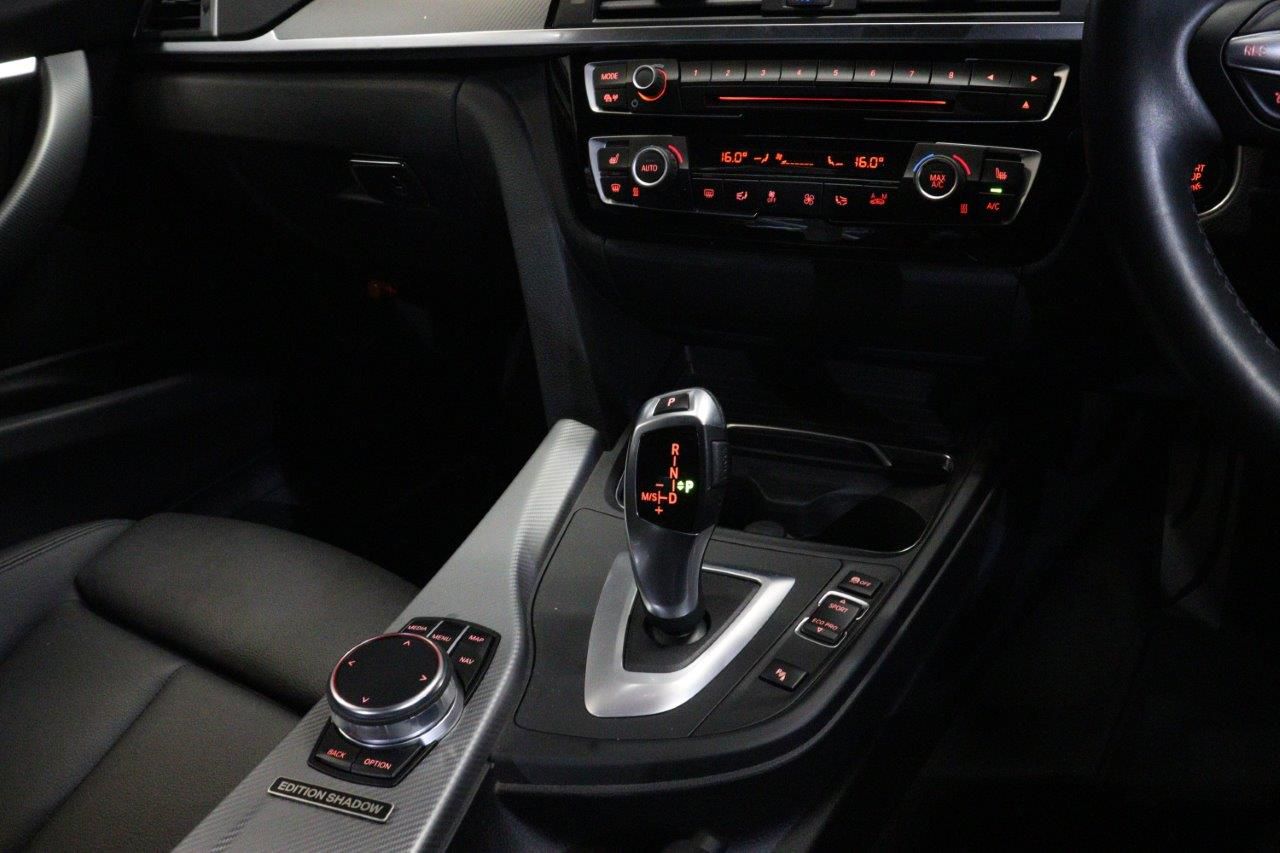 318I SEDAN RHD