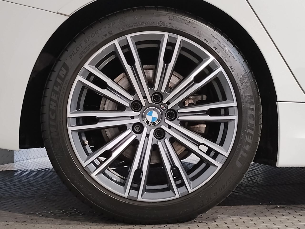 320i Sedan RHD
