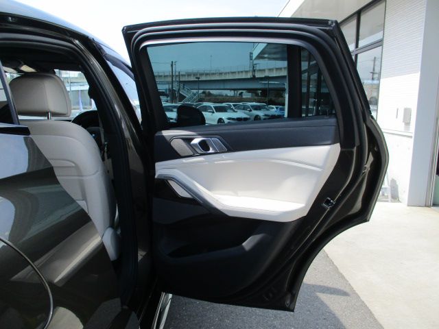 X* xDrive30d RHD