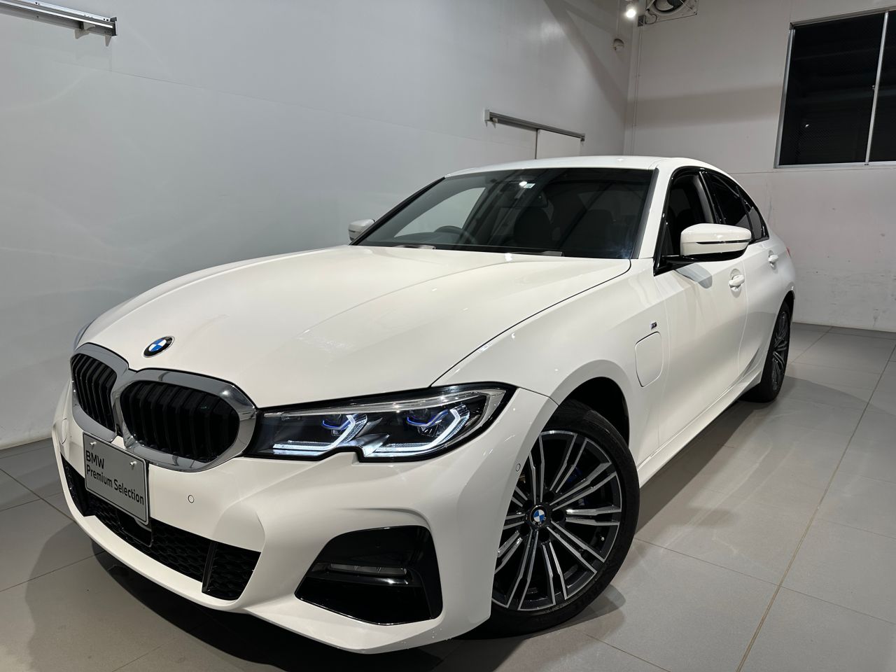 G20 330e Saloon RHD