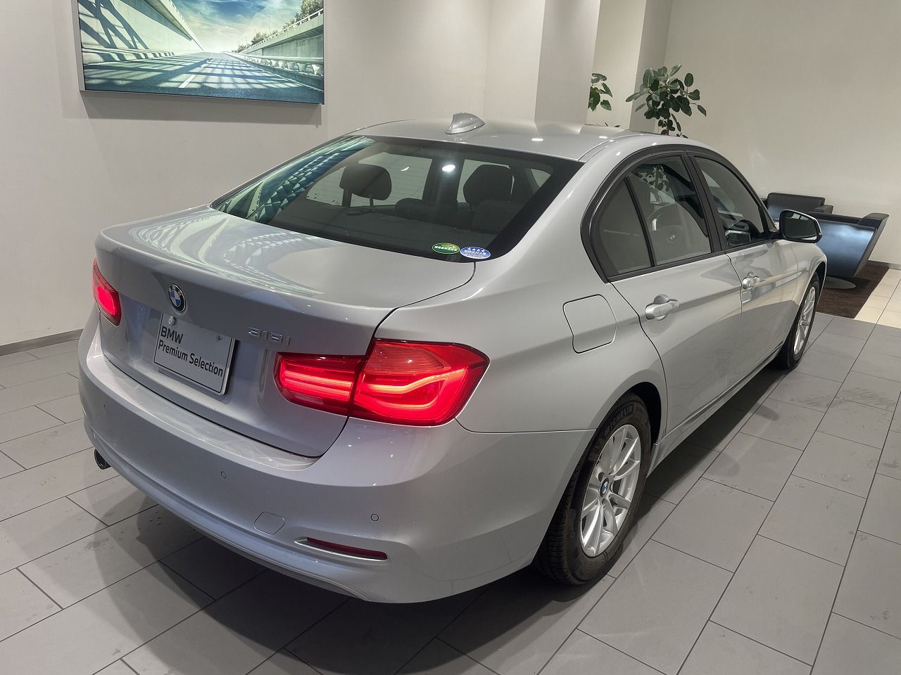 318I SEDAN RHD