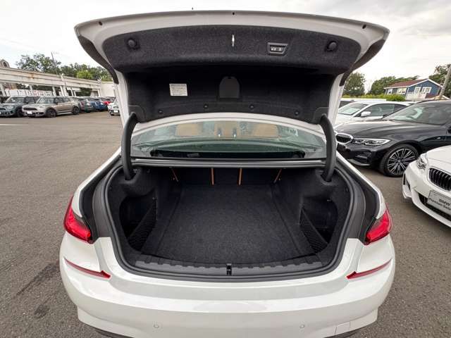 G20 320d xDrive RHD Saloon