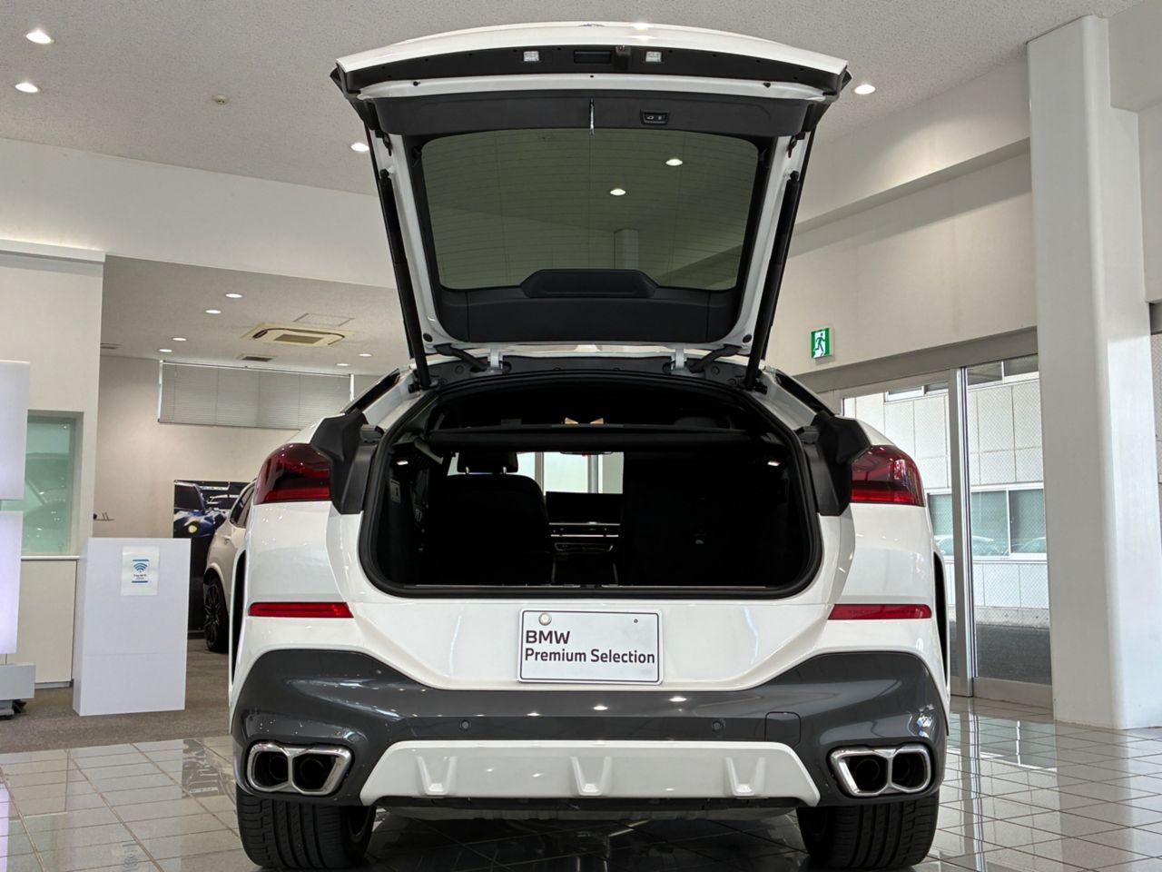 X6 M60i xDrive RHD