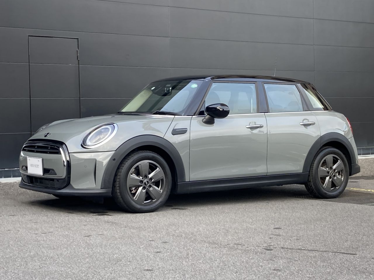 THE NEW MINI COOPER 5 DOOR.