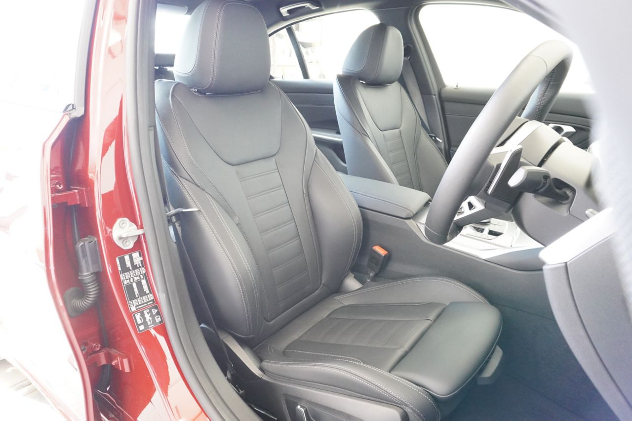 320d xDrive Berline RHD
