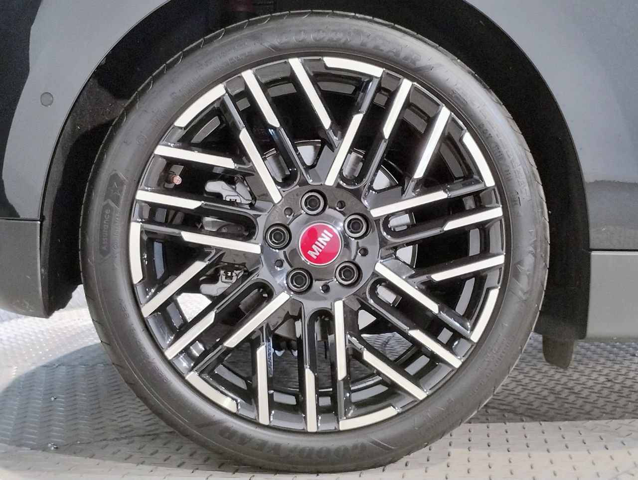 J01 MINI Cooper SE