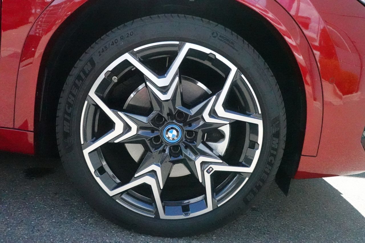 iX2 xDrive30 MSP