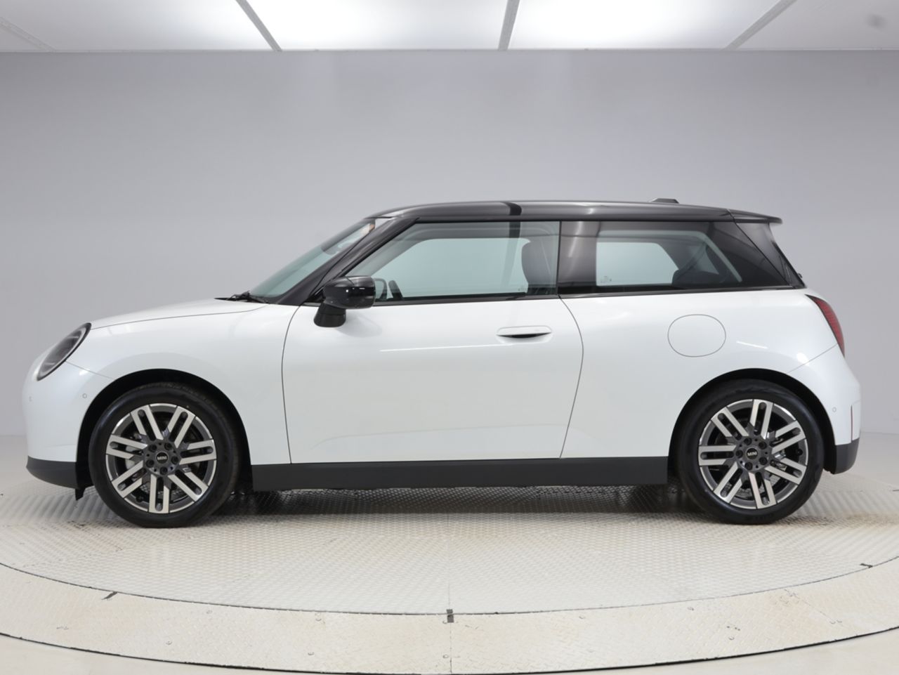 J01 MINI Cooper SE