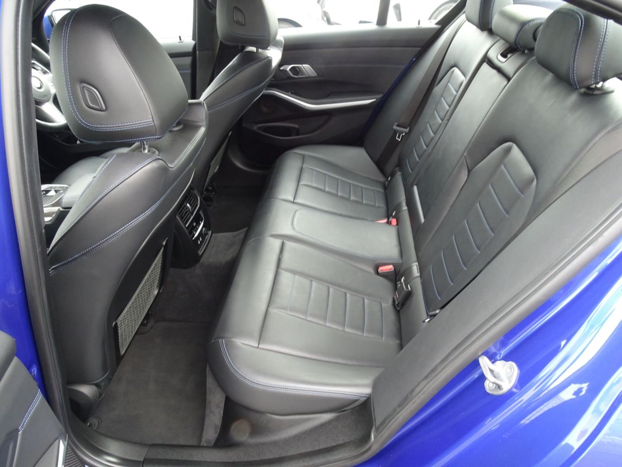 G20 320d xDrive RHD Saloon