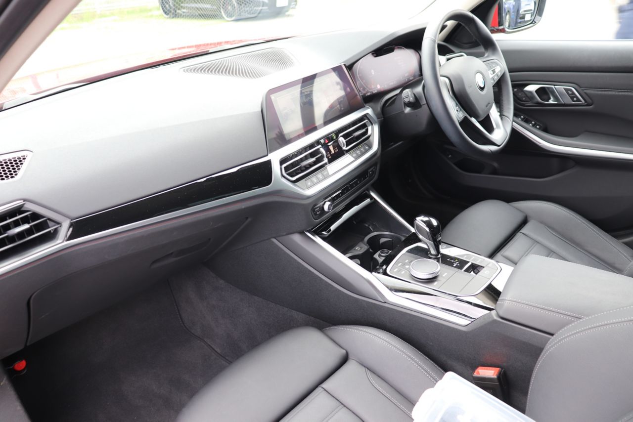 G20 320d xDrive RHD Saloon