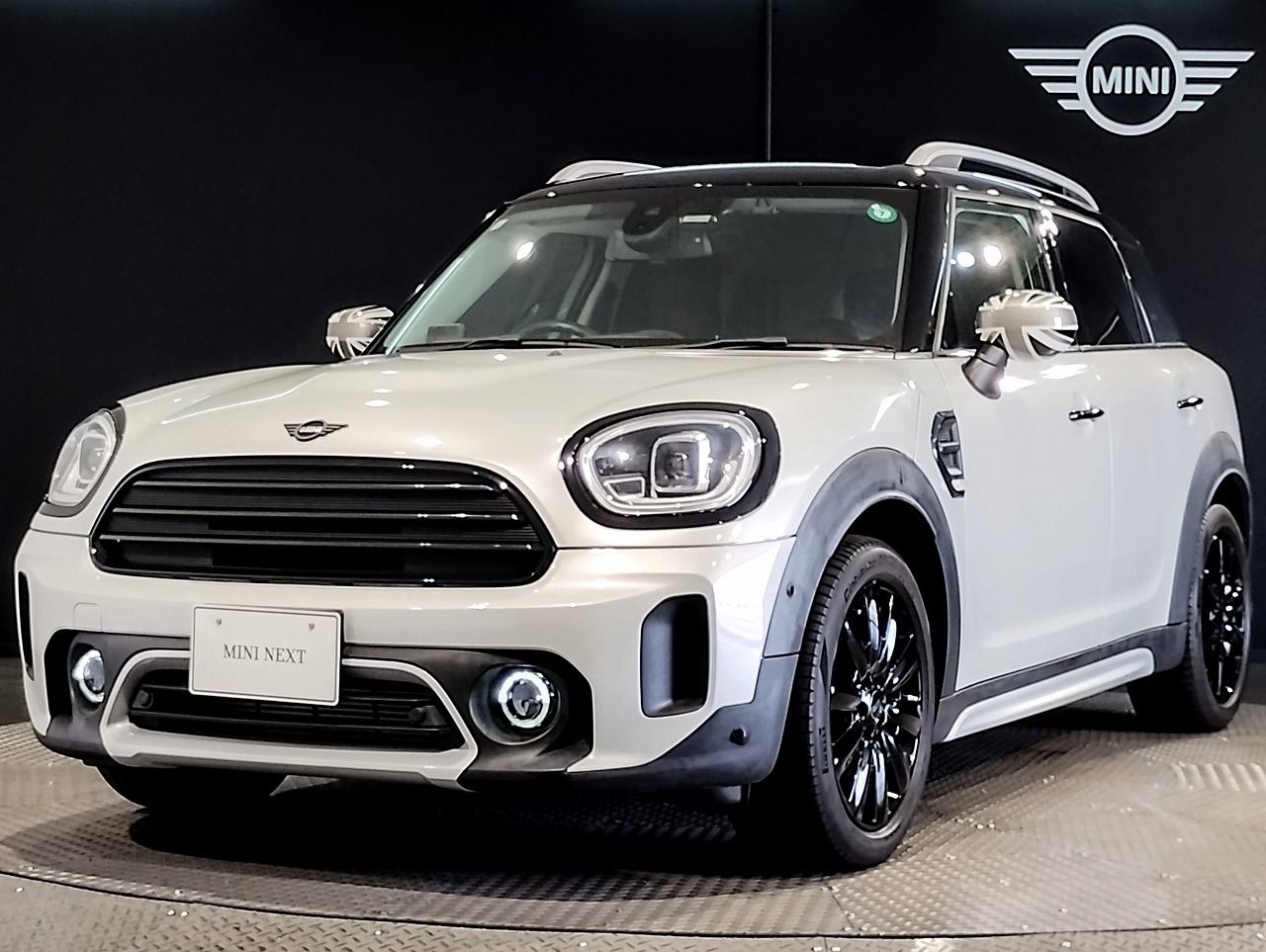 THE NEW MINI COOPER D CROSSOVER.