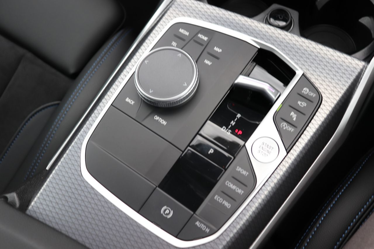 320d xDrive Berline RHD