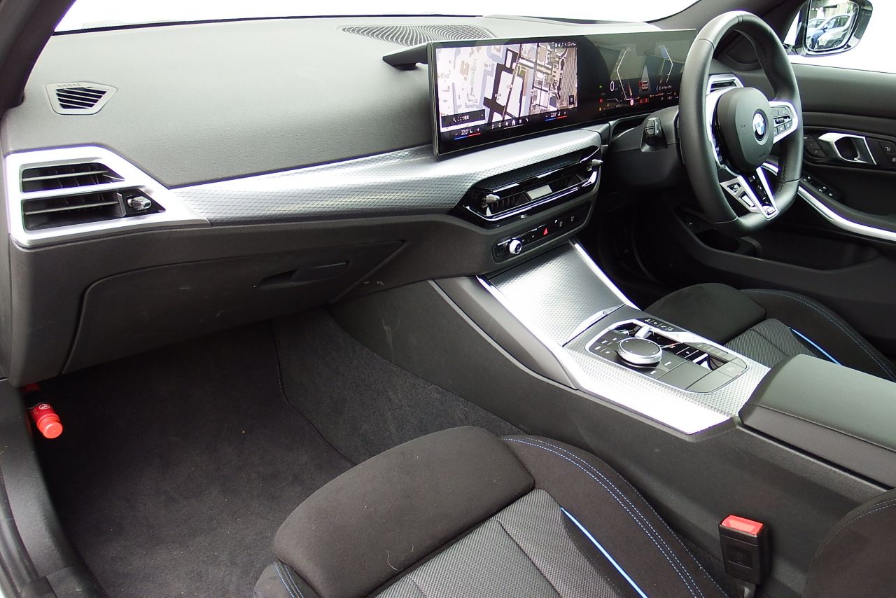 320d xDrive Berline RHD