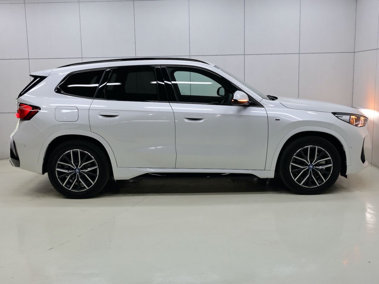 U11 iX1 xDrive30