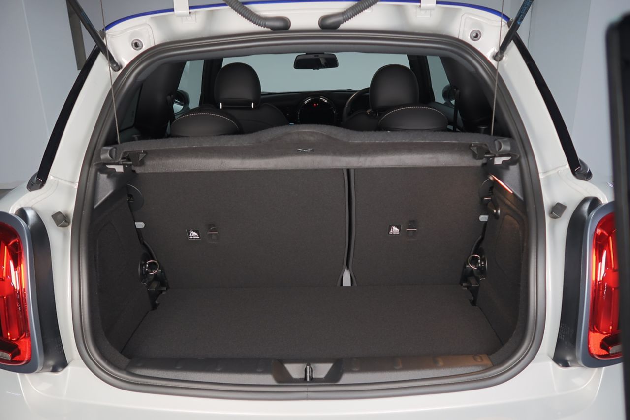 MINI Cooper F56 RHD