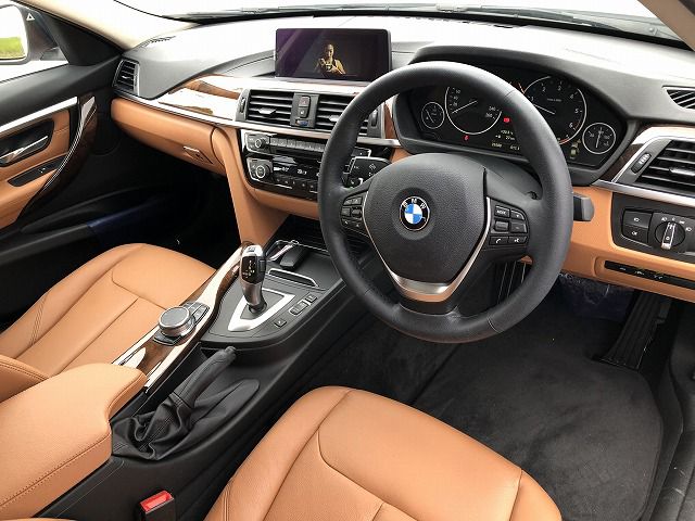 320D SEDAN RHD