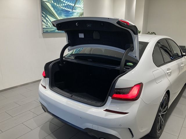 G20 320d xDrive RHD Saloon