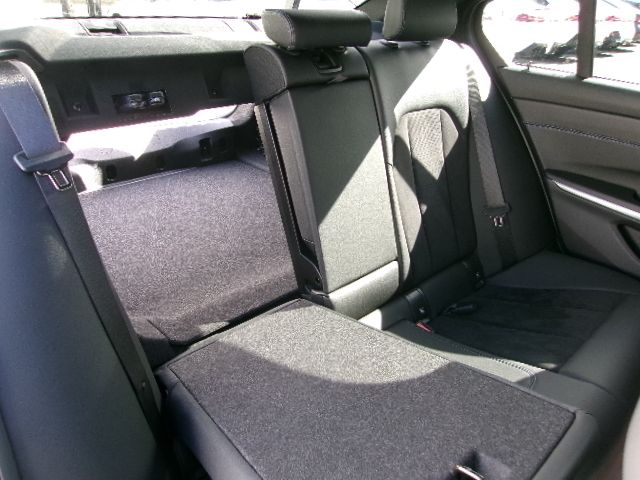 320d xDrive Berline RHD