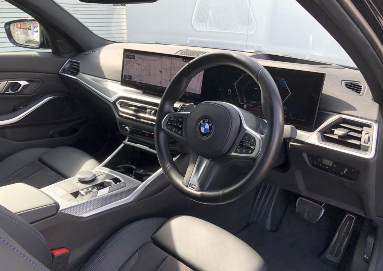 320d xDrive Berline RHD