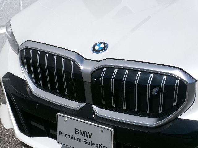 BMW i5 eDrive40 M Sport RHD