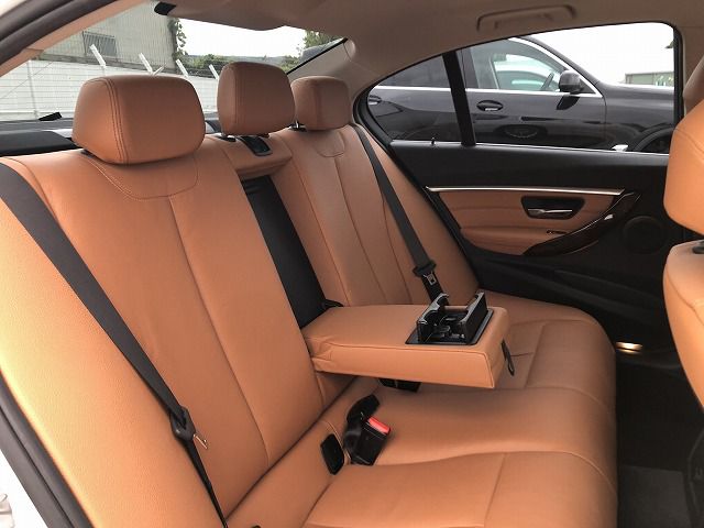 320D SEDAN RHD