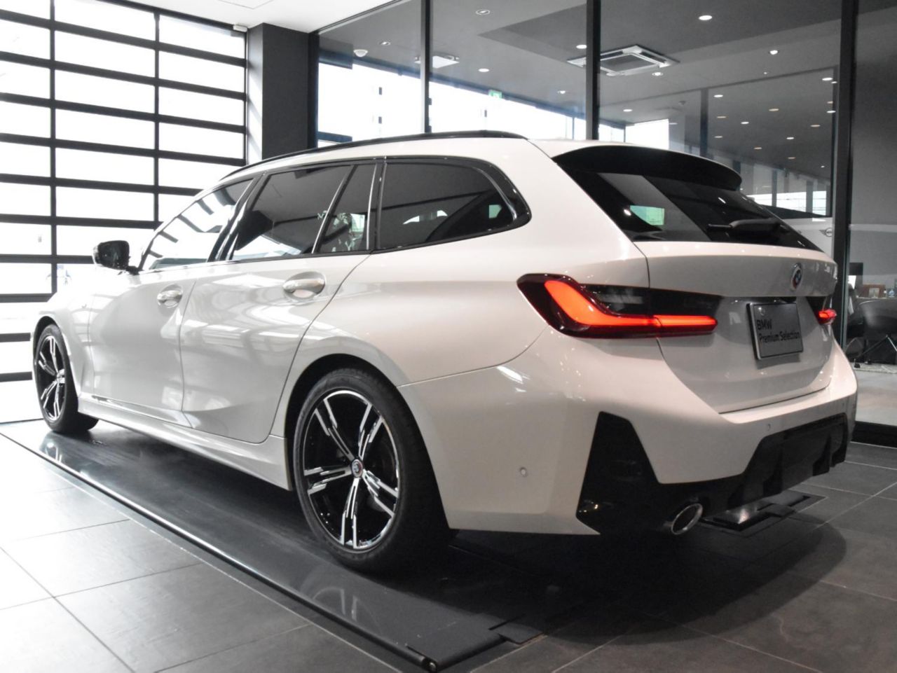 318i Touring RHD