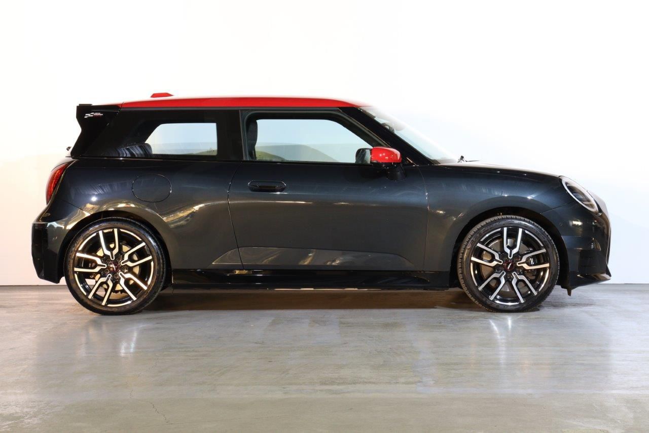 J01 MINI Cooper SE