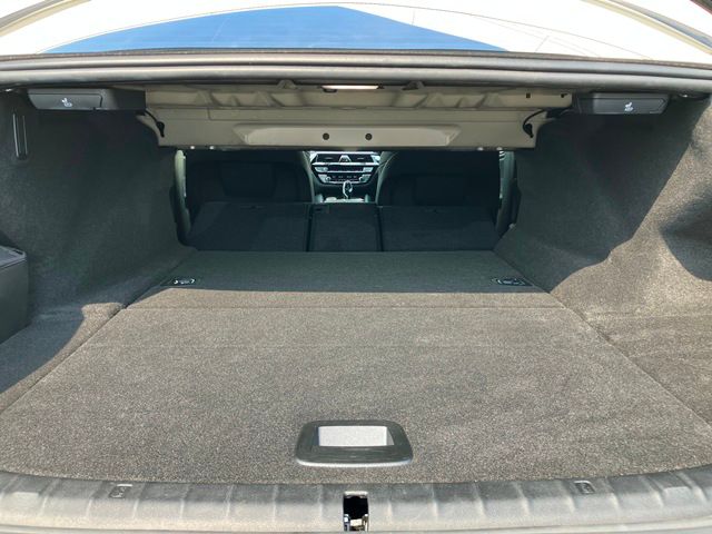 530e Sedan RHD