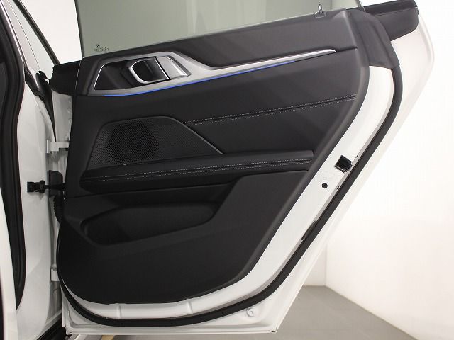 G26 i4 eDrive40 RHD