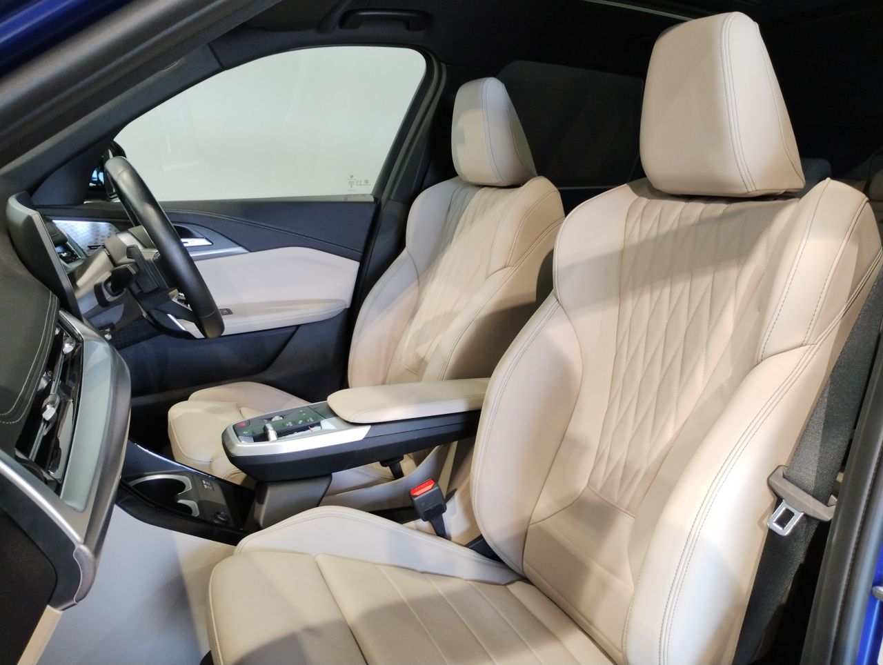 U11 iX1 xDrive30