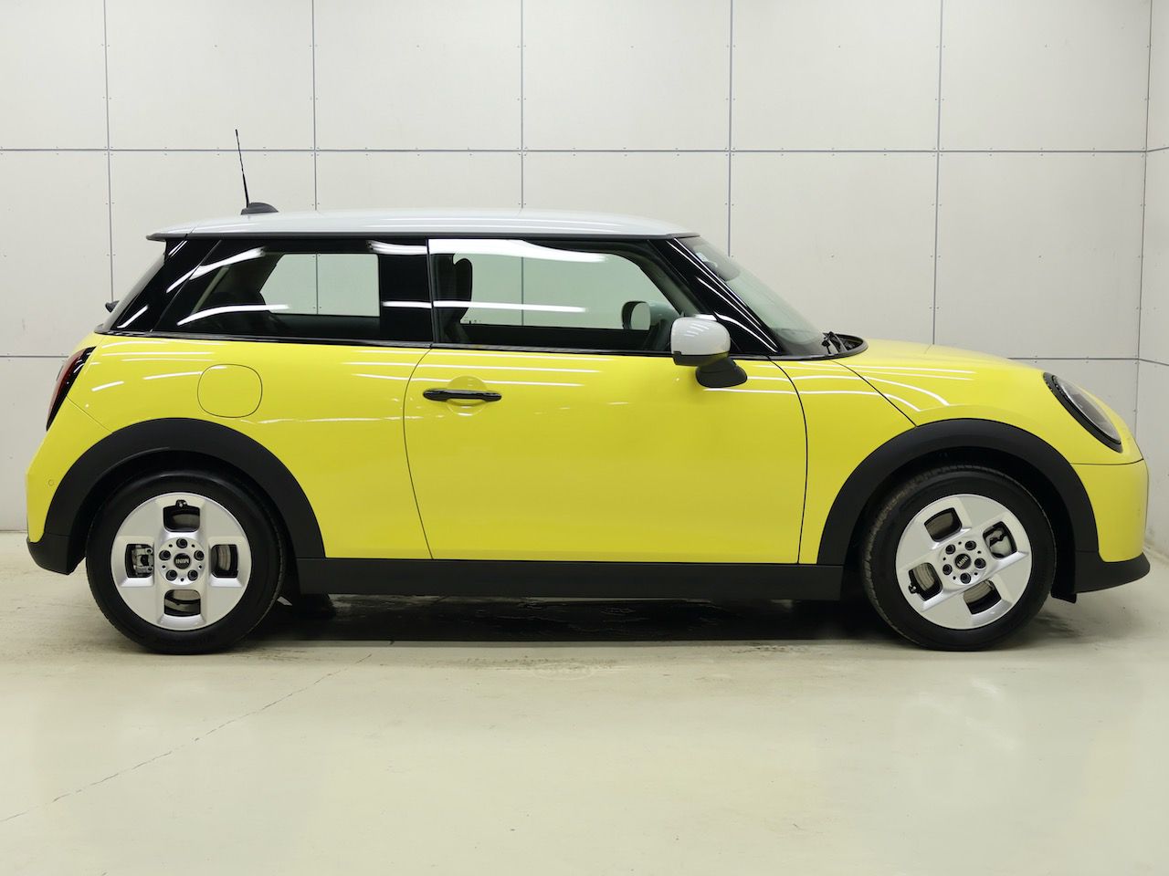 F66 MINI Cooper C 3Dr