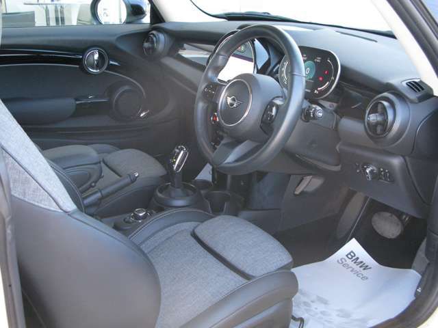 MINI Cooper F56 RHD