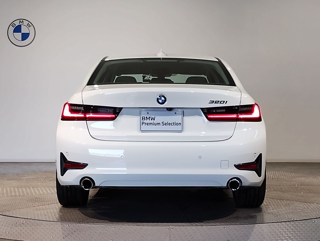 320i Sedan RHD