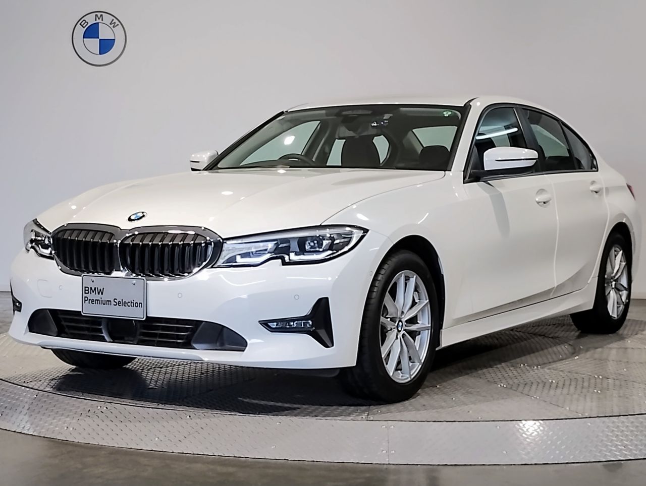 320i