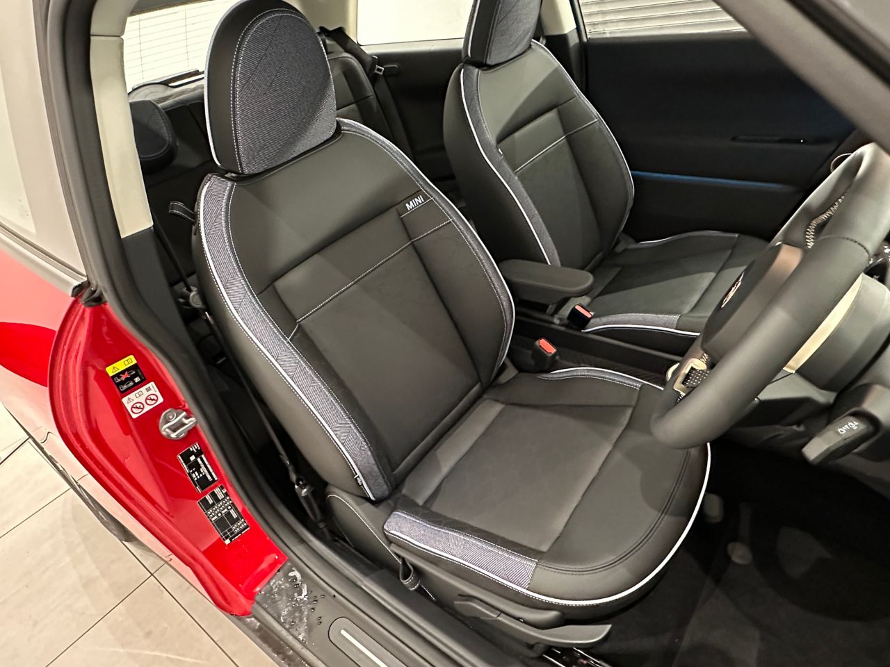 J01 MINI Cooper E