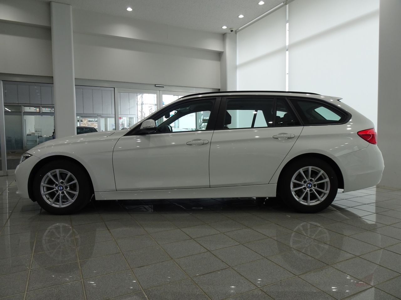 318I TOURING RHD