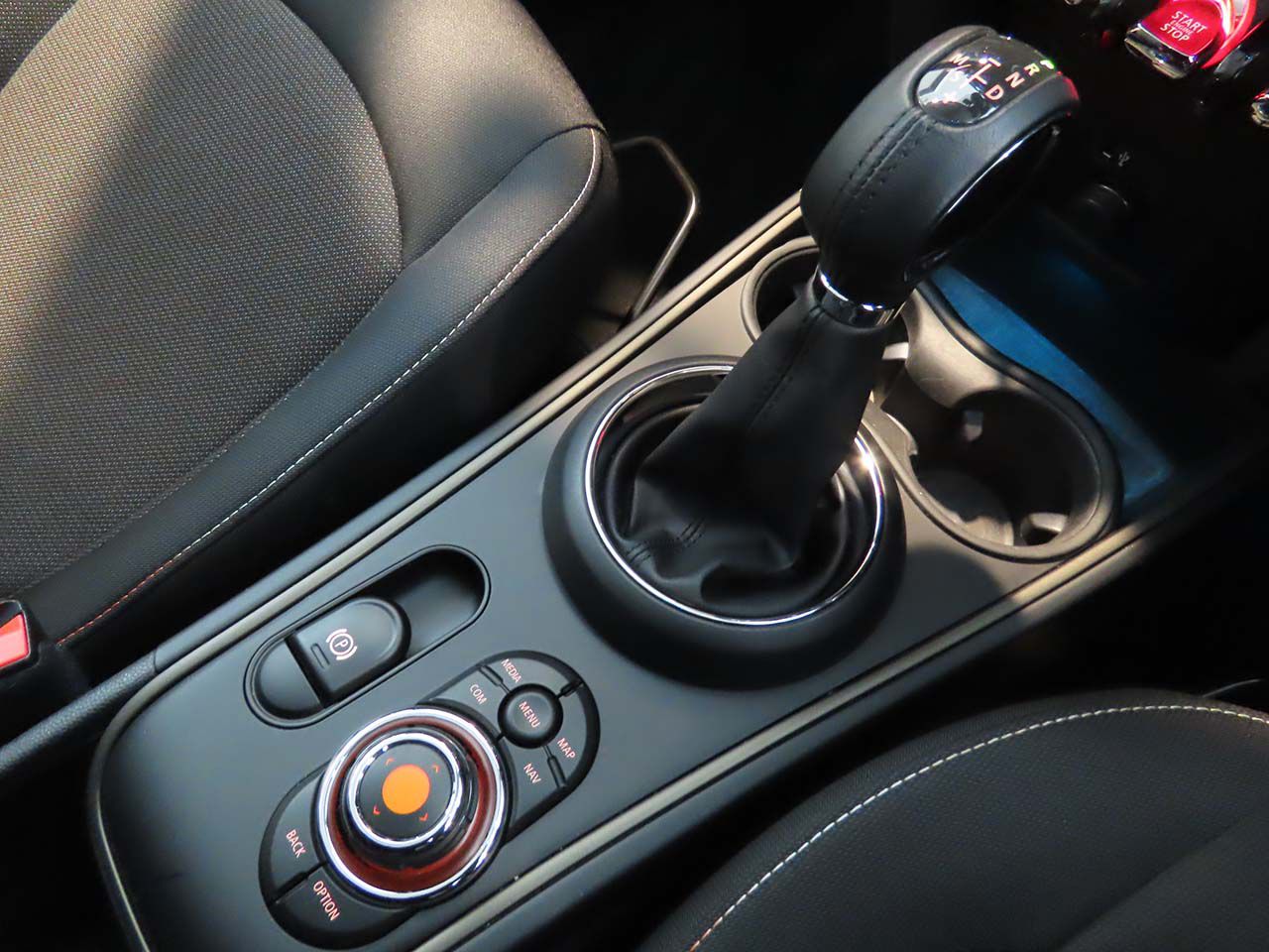 MINI CROSSOVER COOPER D