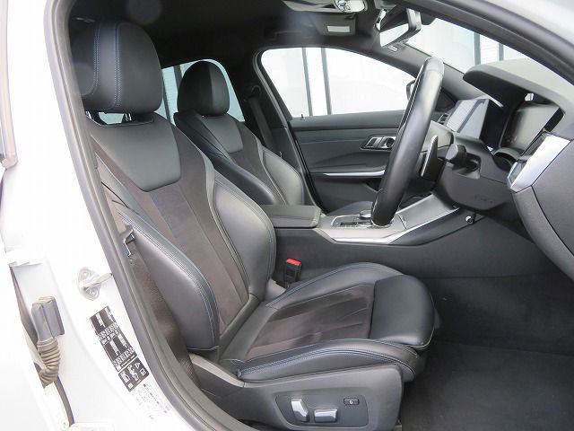 G20 320d xDrive RHD Saloon