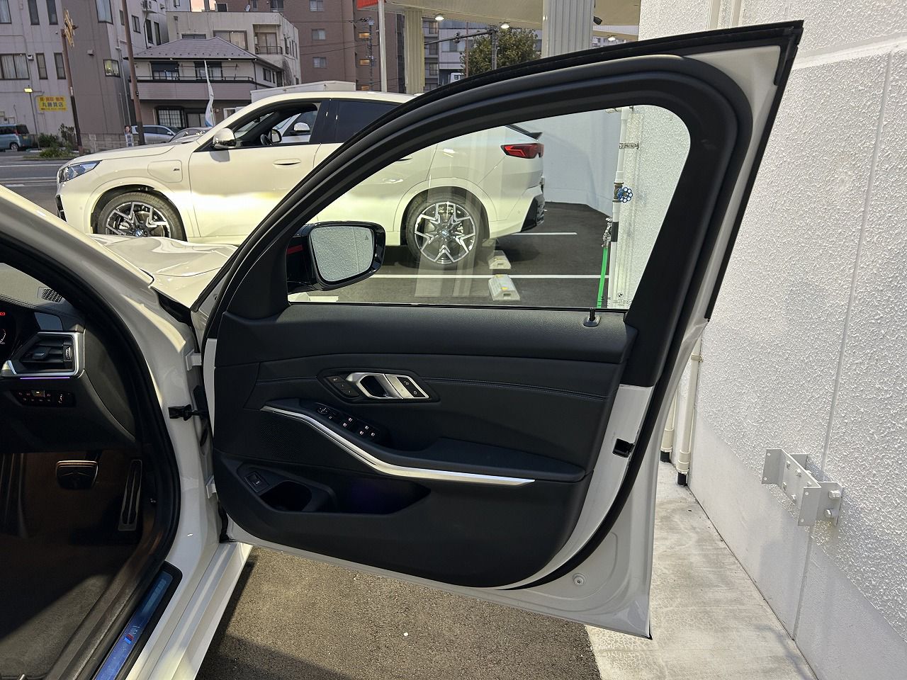 G20 320d xDrive RHD Saloon