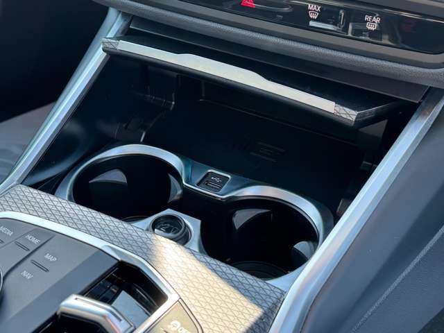 320d xDrive Berline RHD