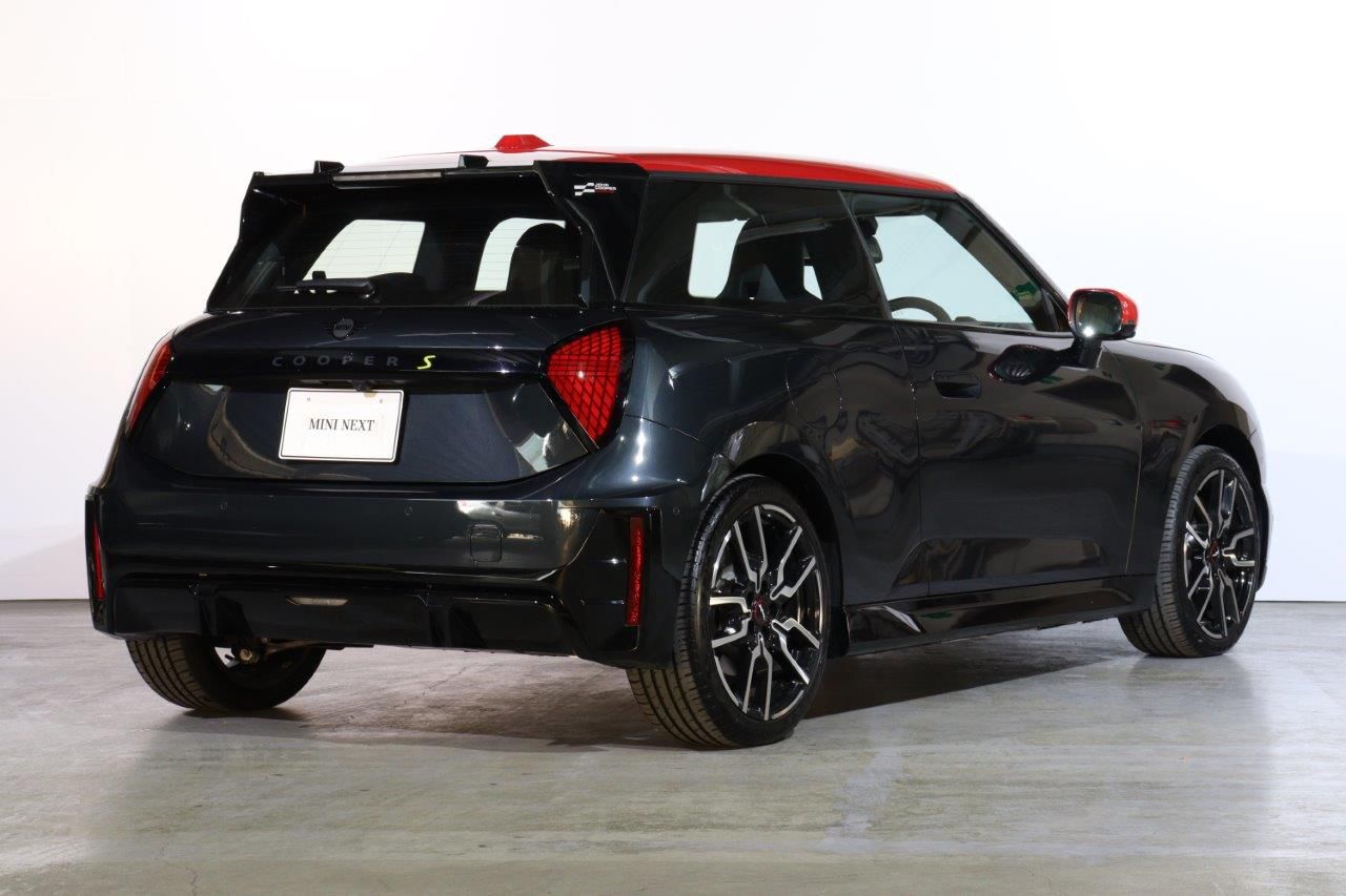 J01 MINI Cooper SE