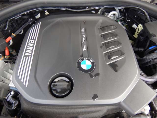 320d xDrive Berline RHD