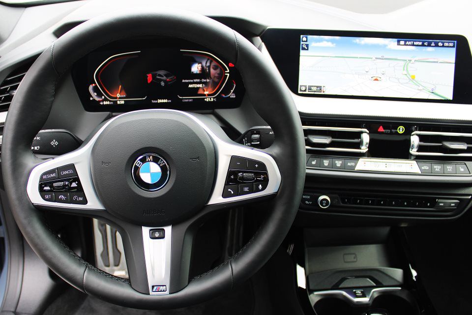 BMW 218