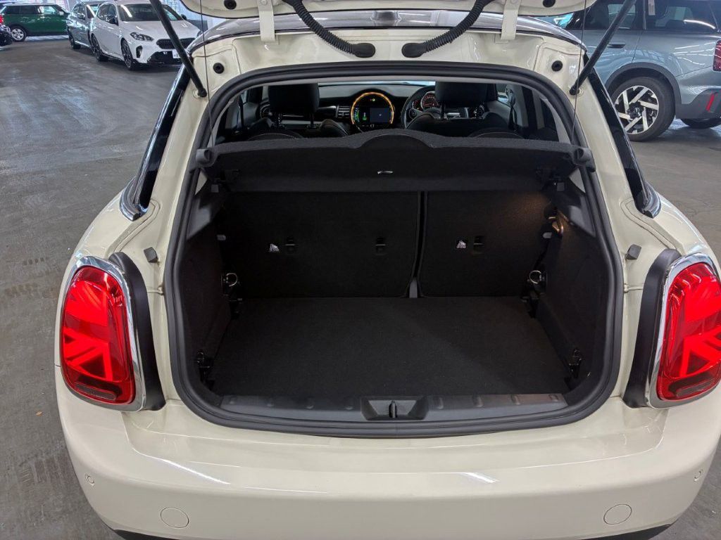 MINI F55 Cooper D 5dr Hatch LCI