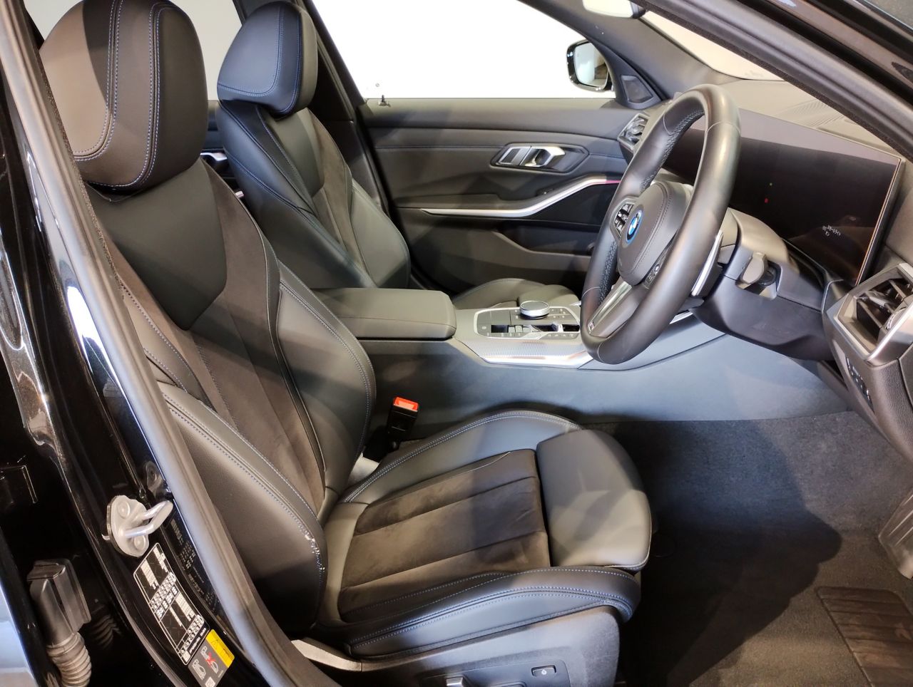 G20 330e Saloon LCI RHD MX