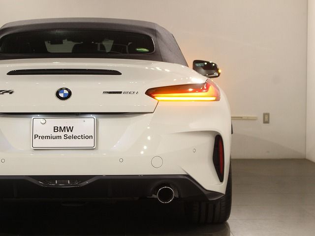 G29 z4 sDrive20i RHD
