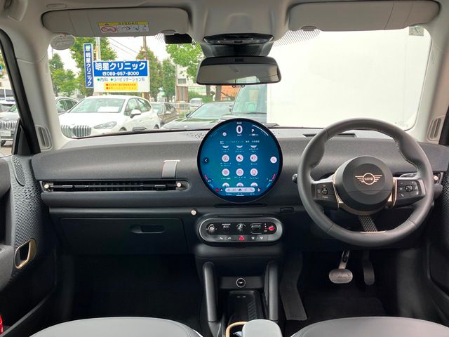 J01 MINI Cooper E